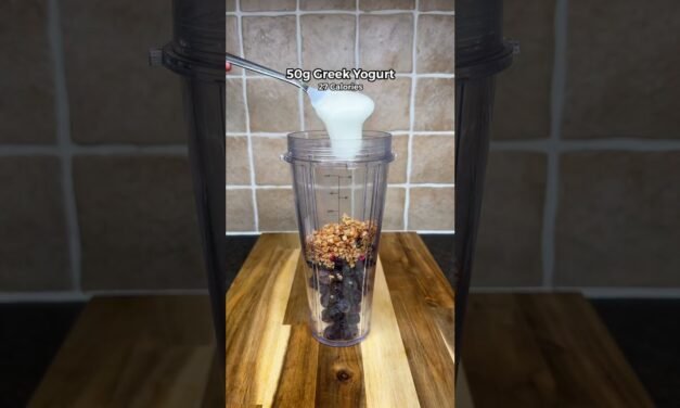 High Protein Breakfast Smoothie! Struggle to eat in the morning? #smoothie #fitness #fatloss #recipe