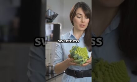 Boost Your Health with a Blueberry Broccoli Smoothie! #food #easynutrition #superfoods #healthyfood